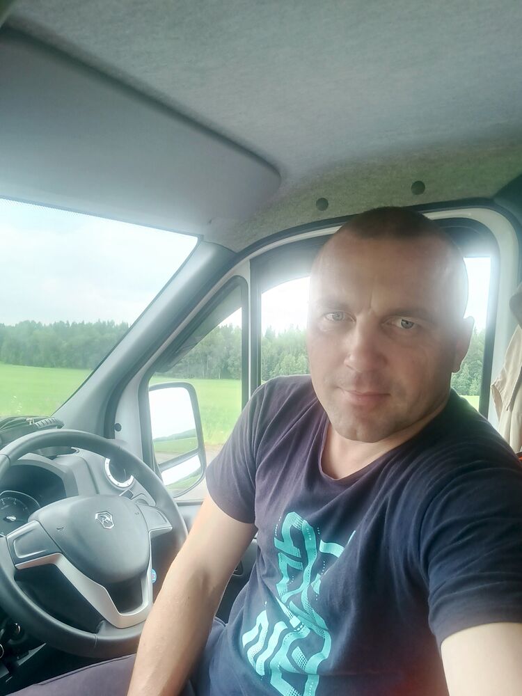  44548855  Artem32189, 37 ,    