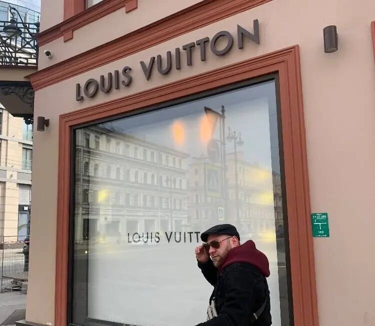  38423555  , 33 ,    -