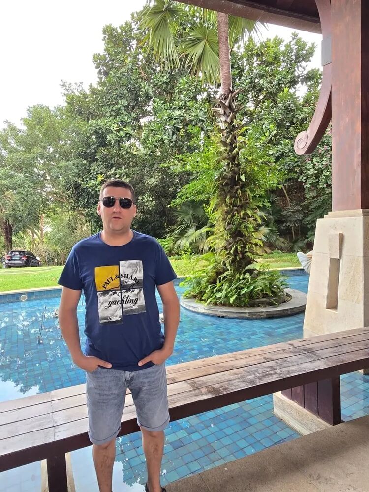  50996105  Anton, 36 ,    