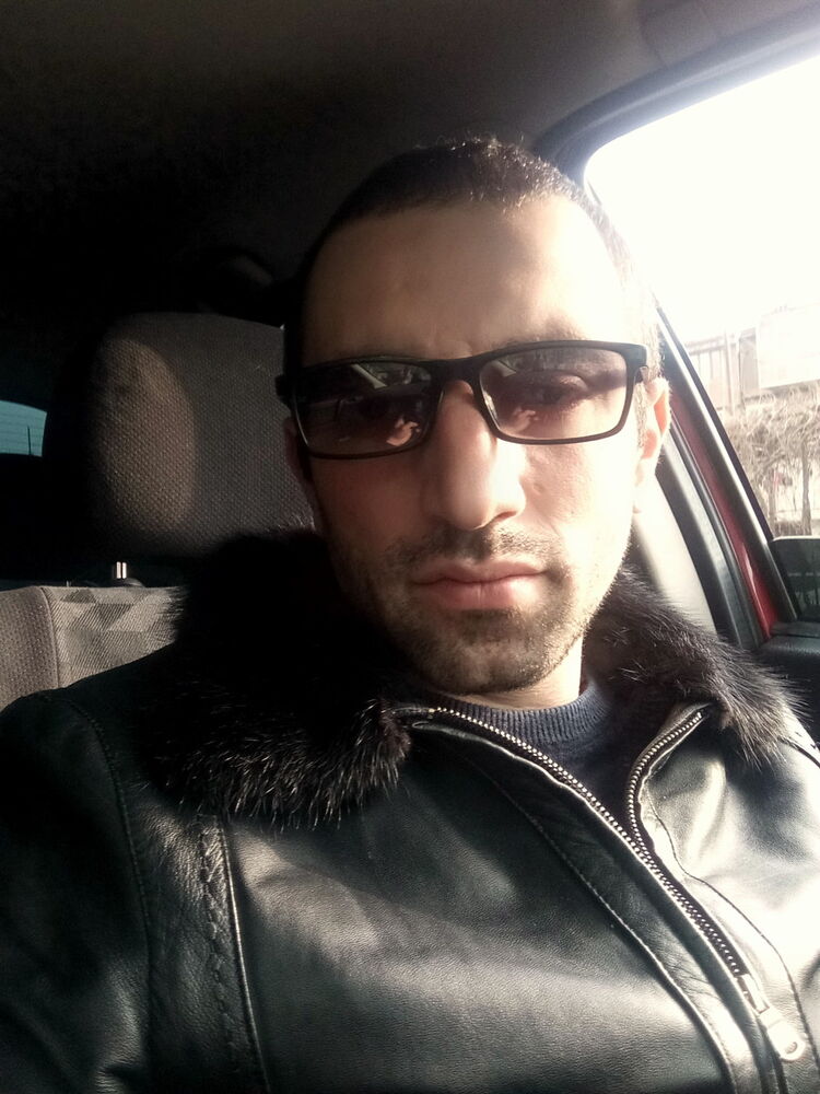  18618995  Narek, 34 ,    