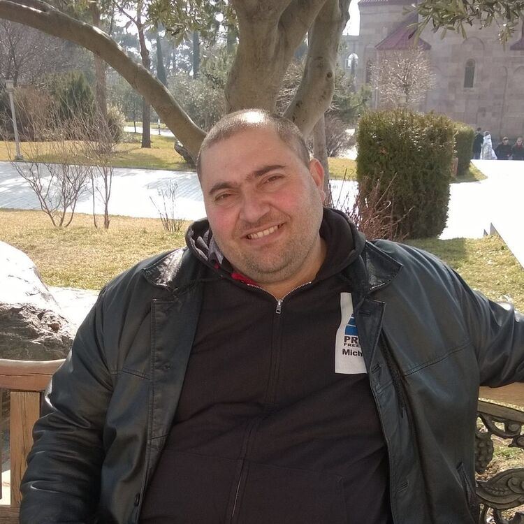  ,   Artur, 42 ,   ,   , c 