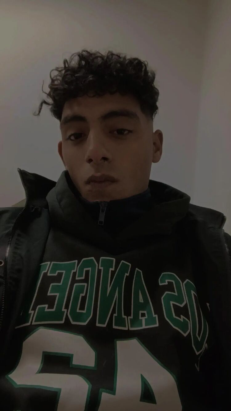  54758735  Zaki, 23 ,    Milan