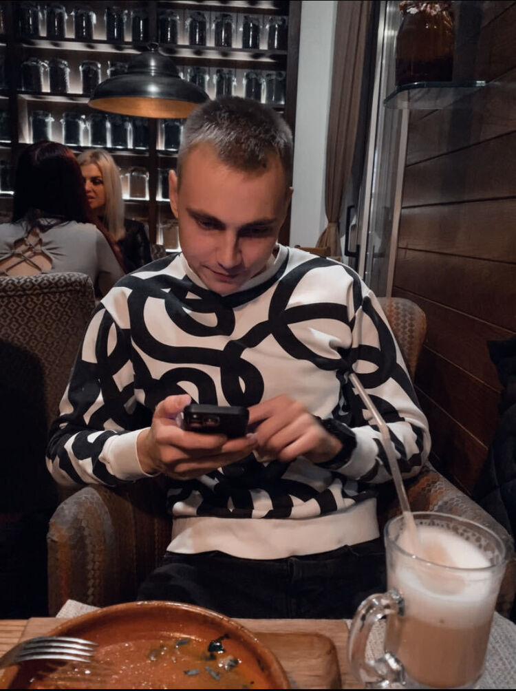  36957425  Yury, 27 ,    