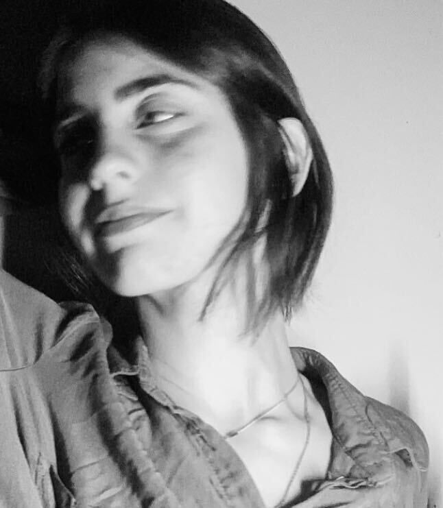  53332815  Tekla, 18 ,    