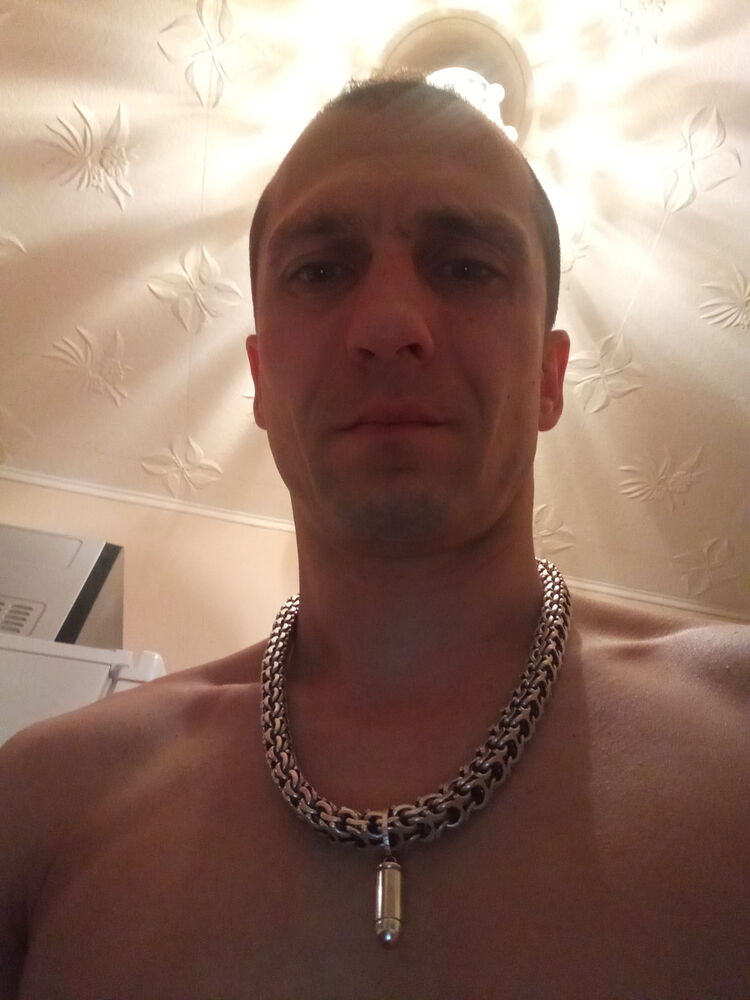  ,   Eduard, 44 ,  