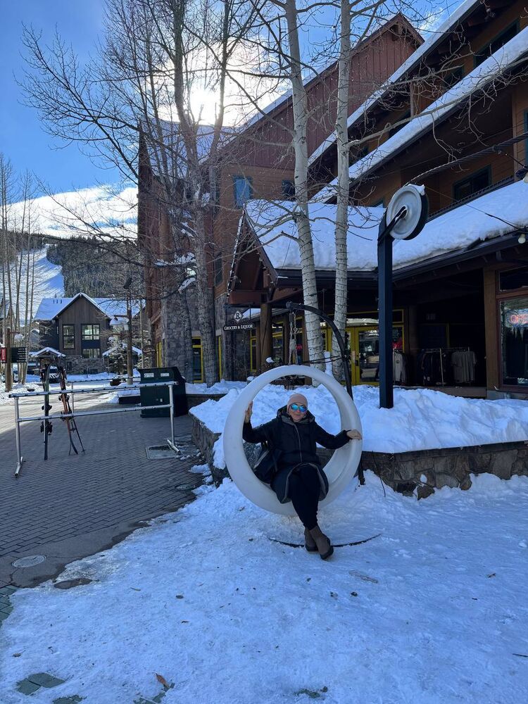  Greenwich,   Yuliia, 49 ,   ,   , c 