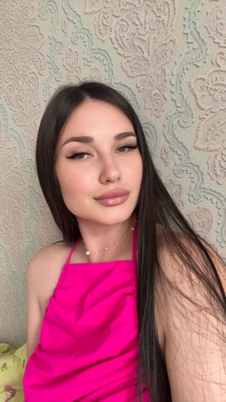  52878825  Elizabeth, 21 ,    