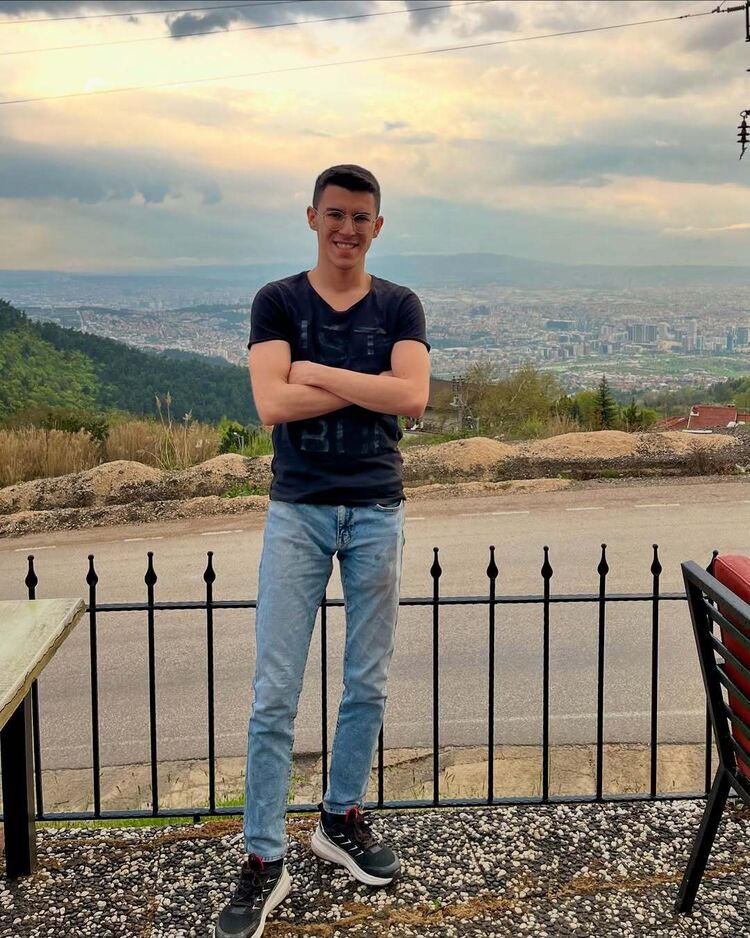  ,   Mert, 21 ,   ,   