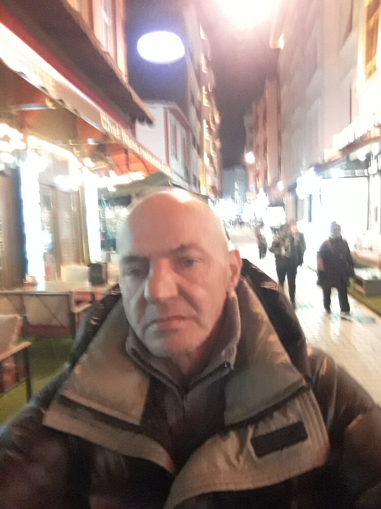  31875055  Kamil, 57 ,    