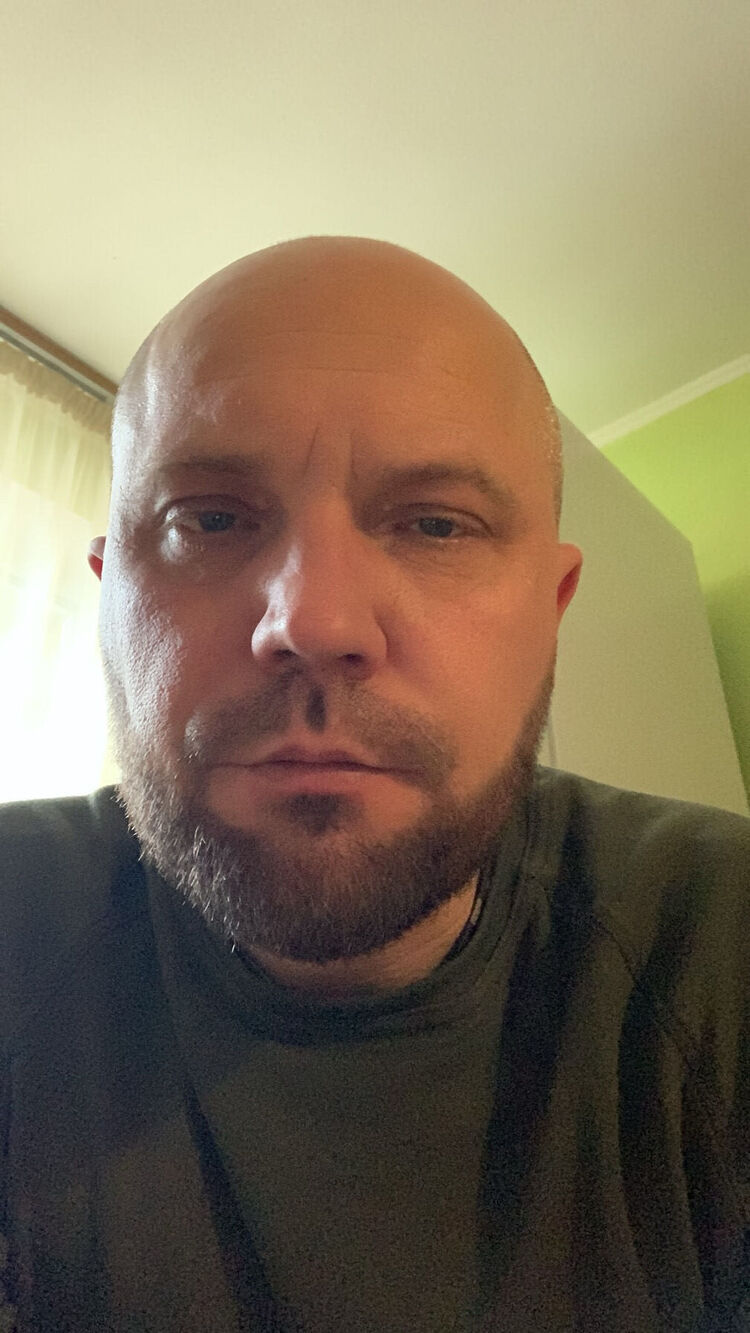  42451255  Denis, 43 ,    