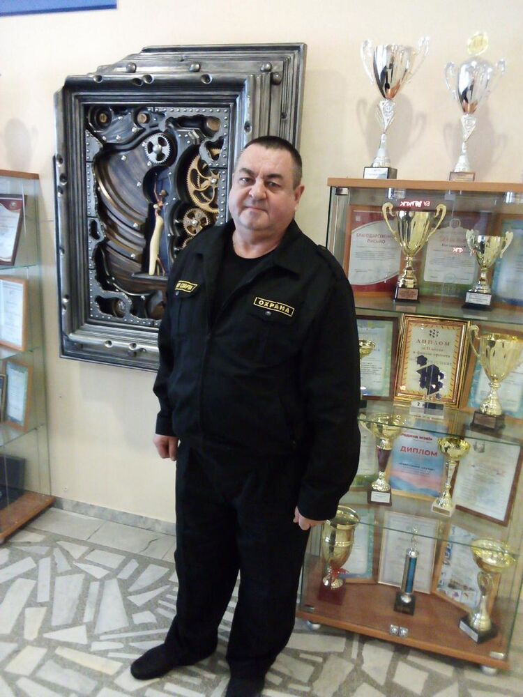  19308285  Sergei, 65 ,    