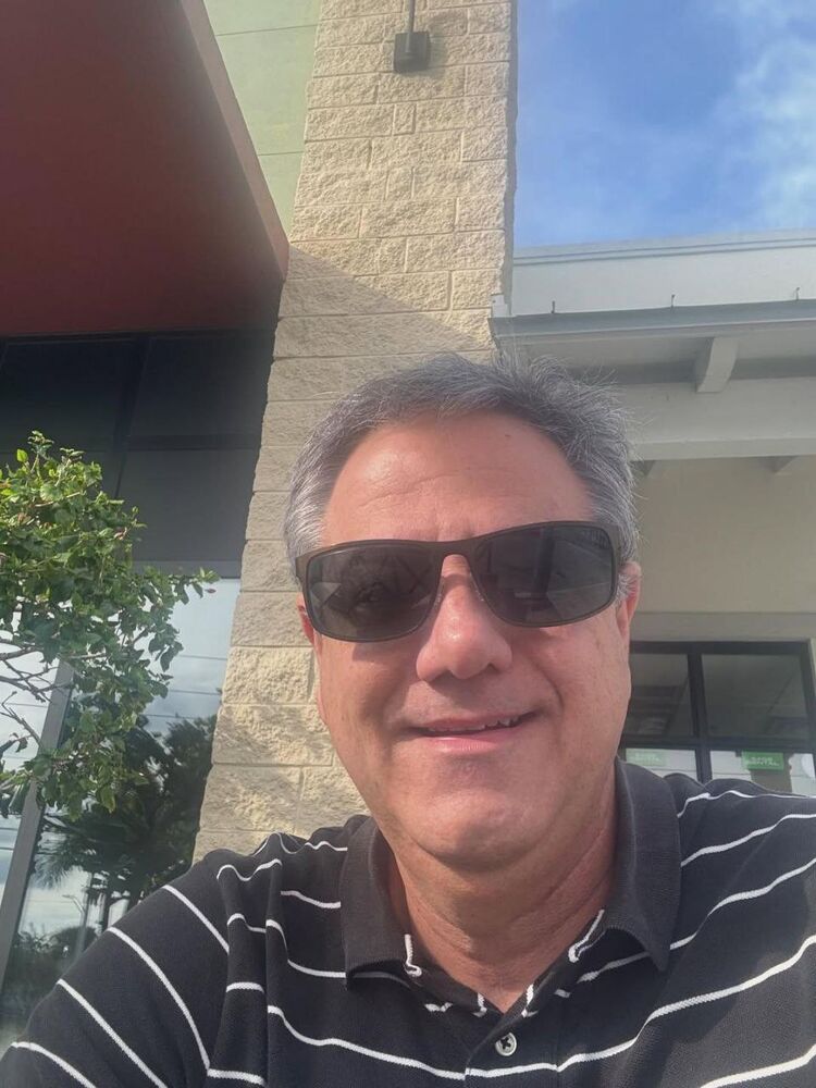  49941185  Lucas, 59 ,    