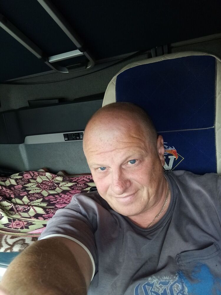  23220785  Dziima, 53 ,    