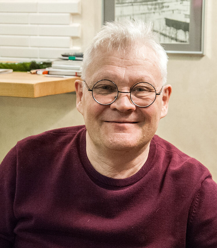  42846335  Dmitry, 65 ,    