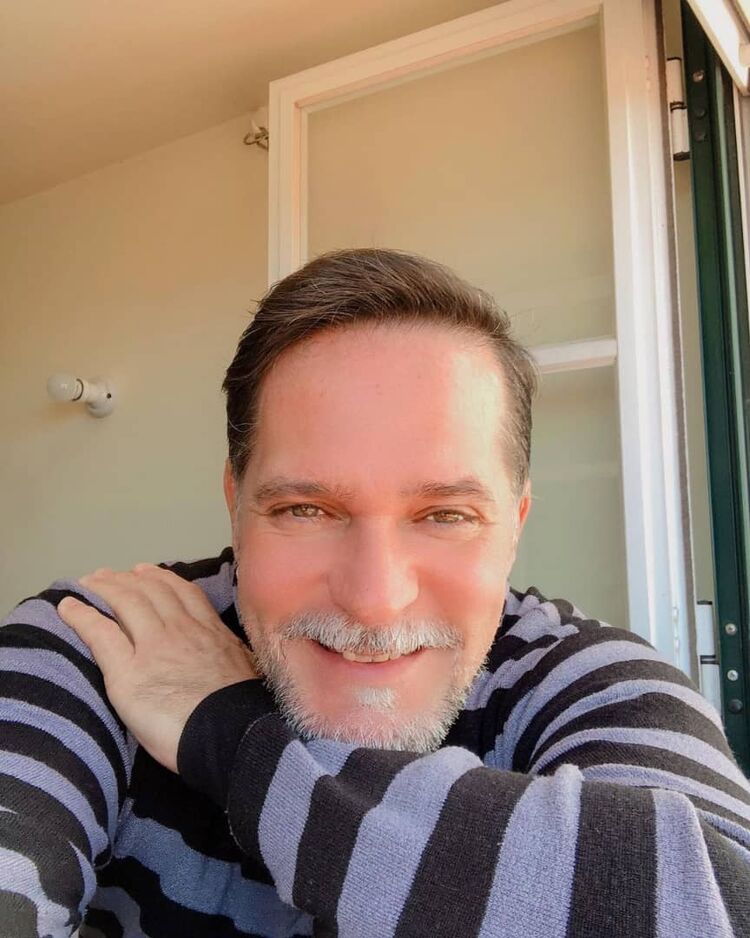  47643835  Anthony, 61 ,    Harcourt