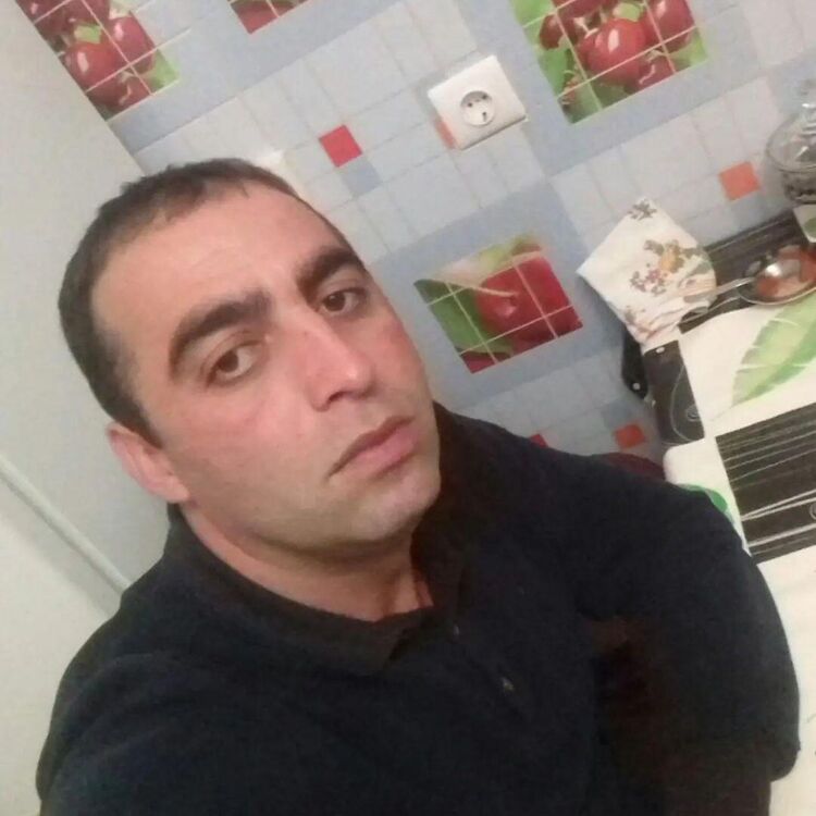  46851475  R, 44 ,    