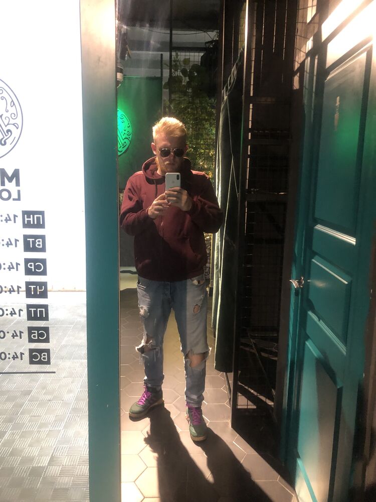  44128635  Alexei, 30 ,    