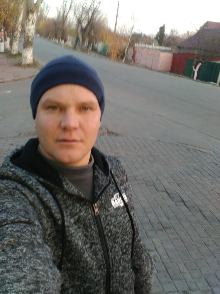  10945505  Nikolai, 42 ,    