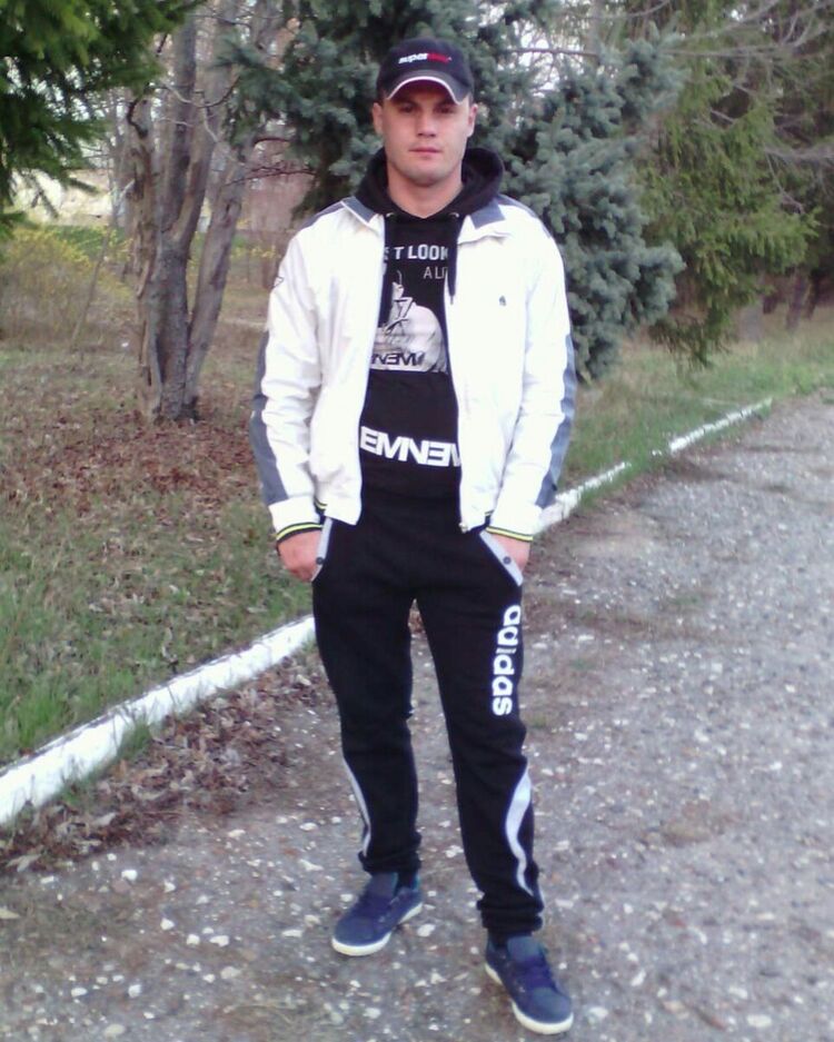  8601195  Andrei, 34 ,    