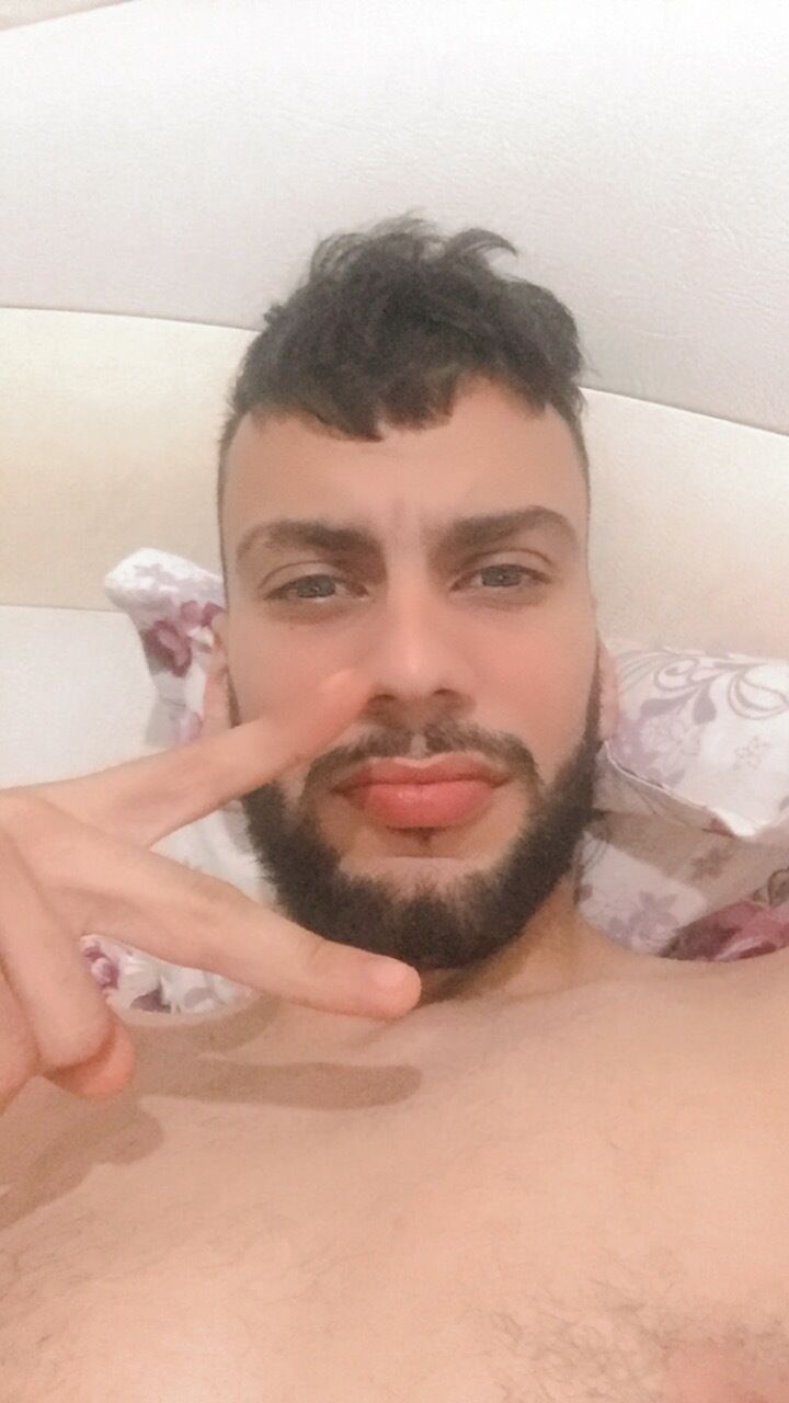  26718785  Ismael, 32 ,    Algiers