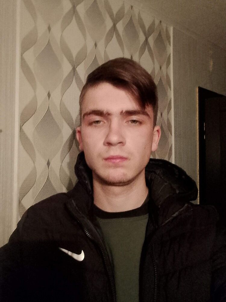  51521545  Vladislav, 21 ,    