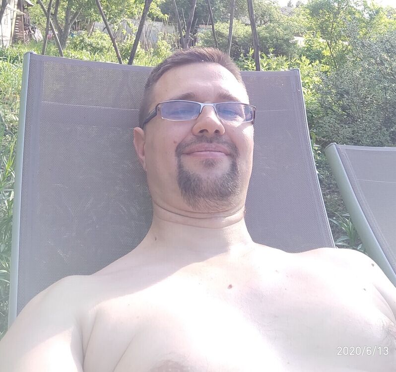  21570265  Alex, 46 ,    
