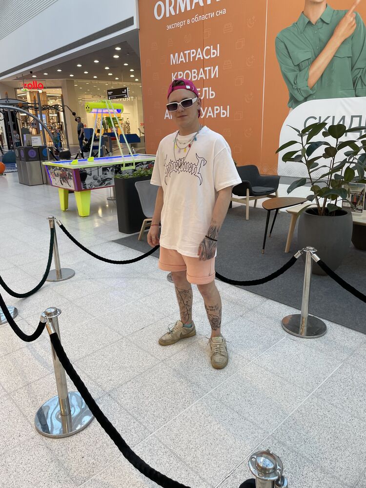  43324675  Artem, 22 ,     