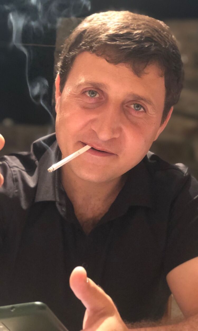  51468145  Razmik, 33 ,    