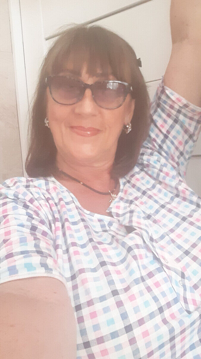  21347465  Olga, 64 ,    