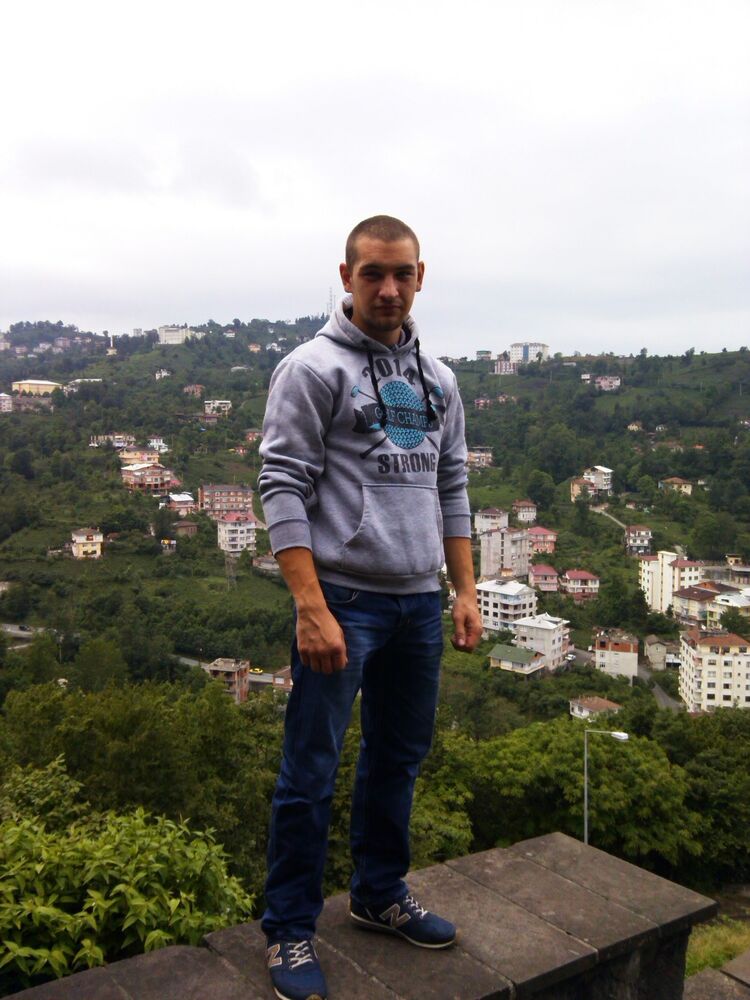  45636055  Anton, 32 ,    