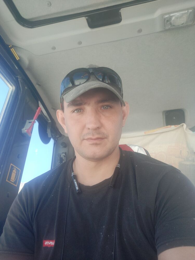  44572675  Ivan, 35 ,     