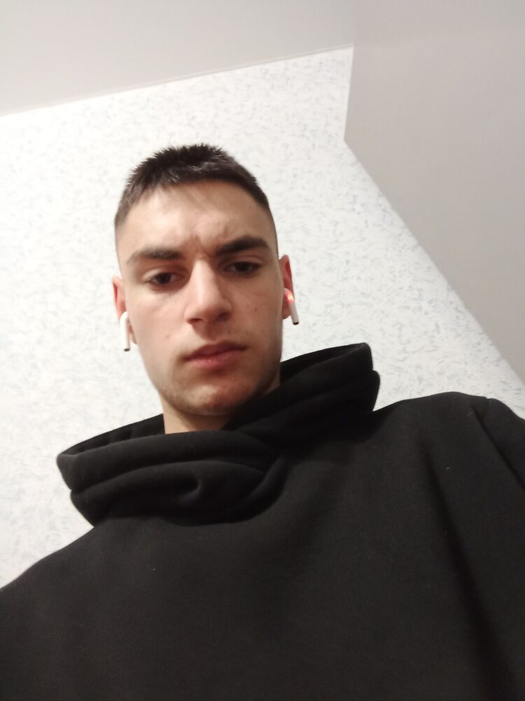  31465115  David, 21 ,    