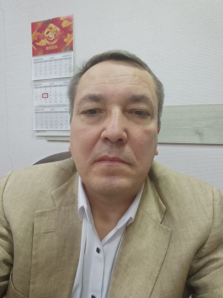  54115885  Konstantin, 53 ,    