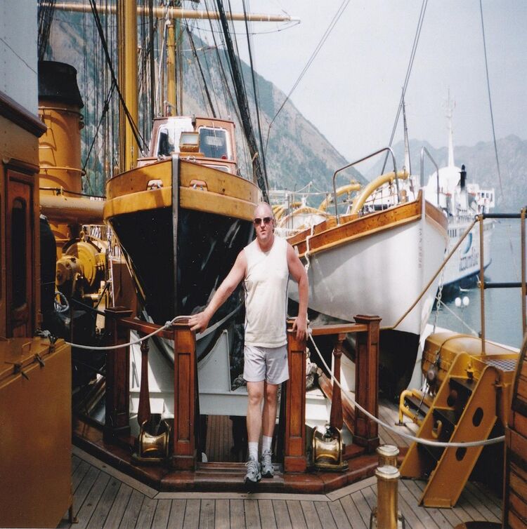  6885905  Igival, 57 ,    