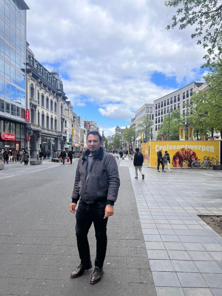 52692785  , 40 ,    Gent