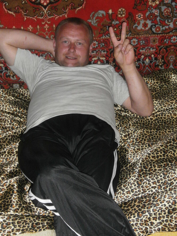  4402755  Igor, 48 ,    