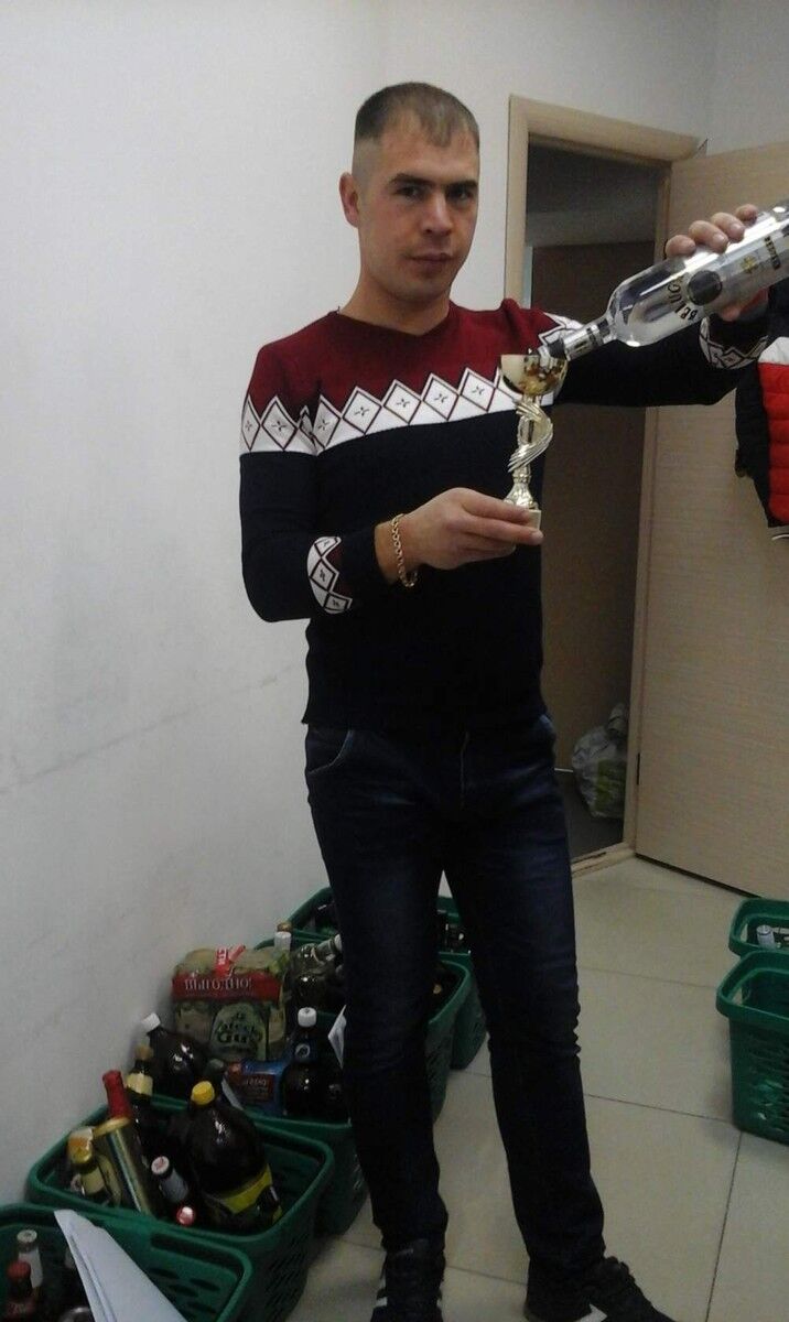  6910185  Denis, 37 ,    