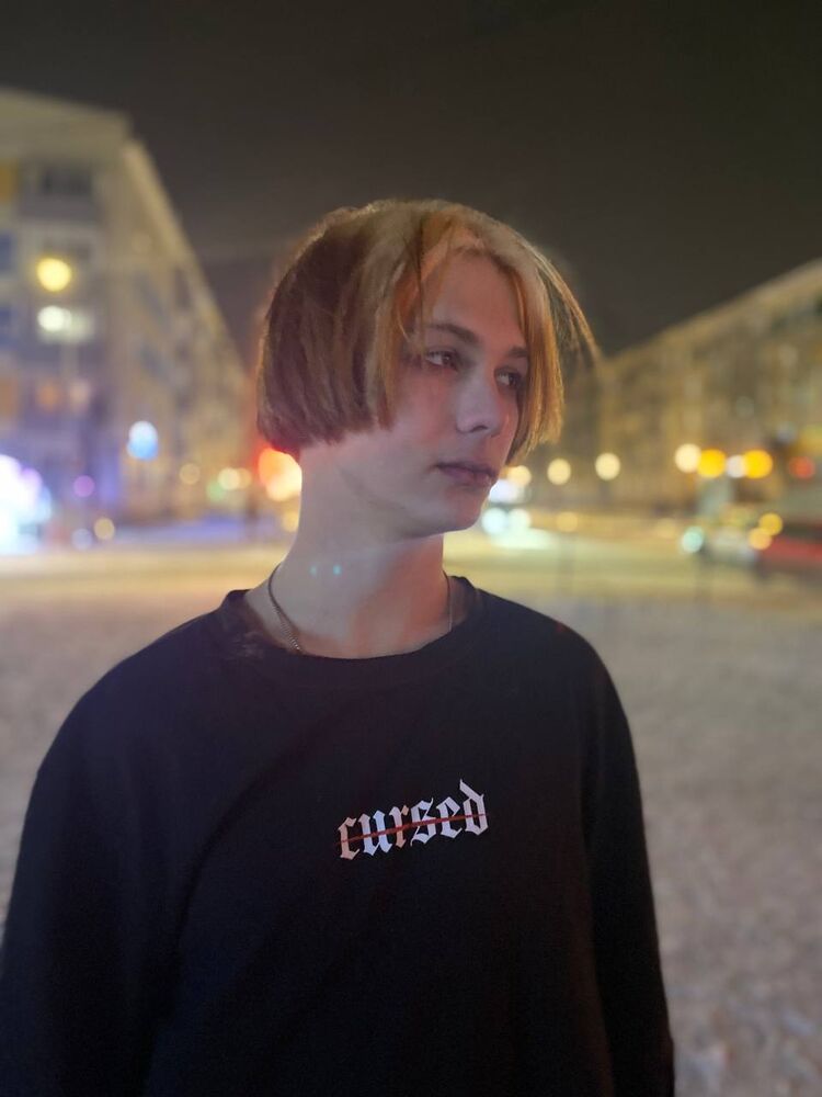  48335085  Elumi, 19 ,    