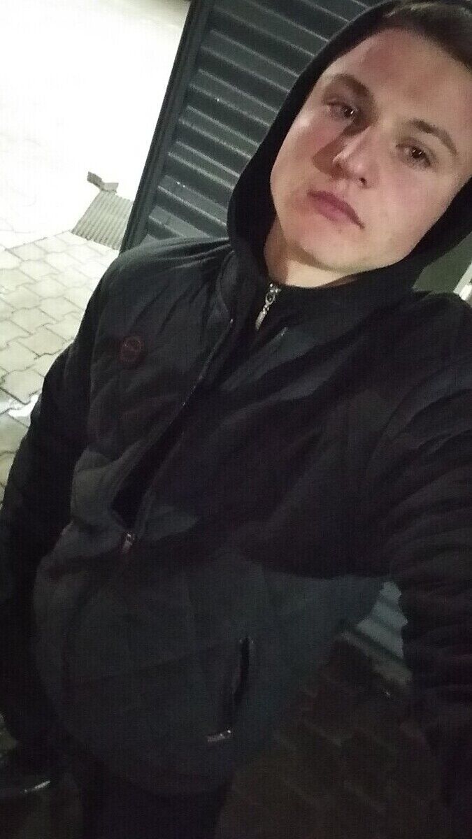  22165305  Sergiu, 24 ,    