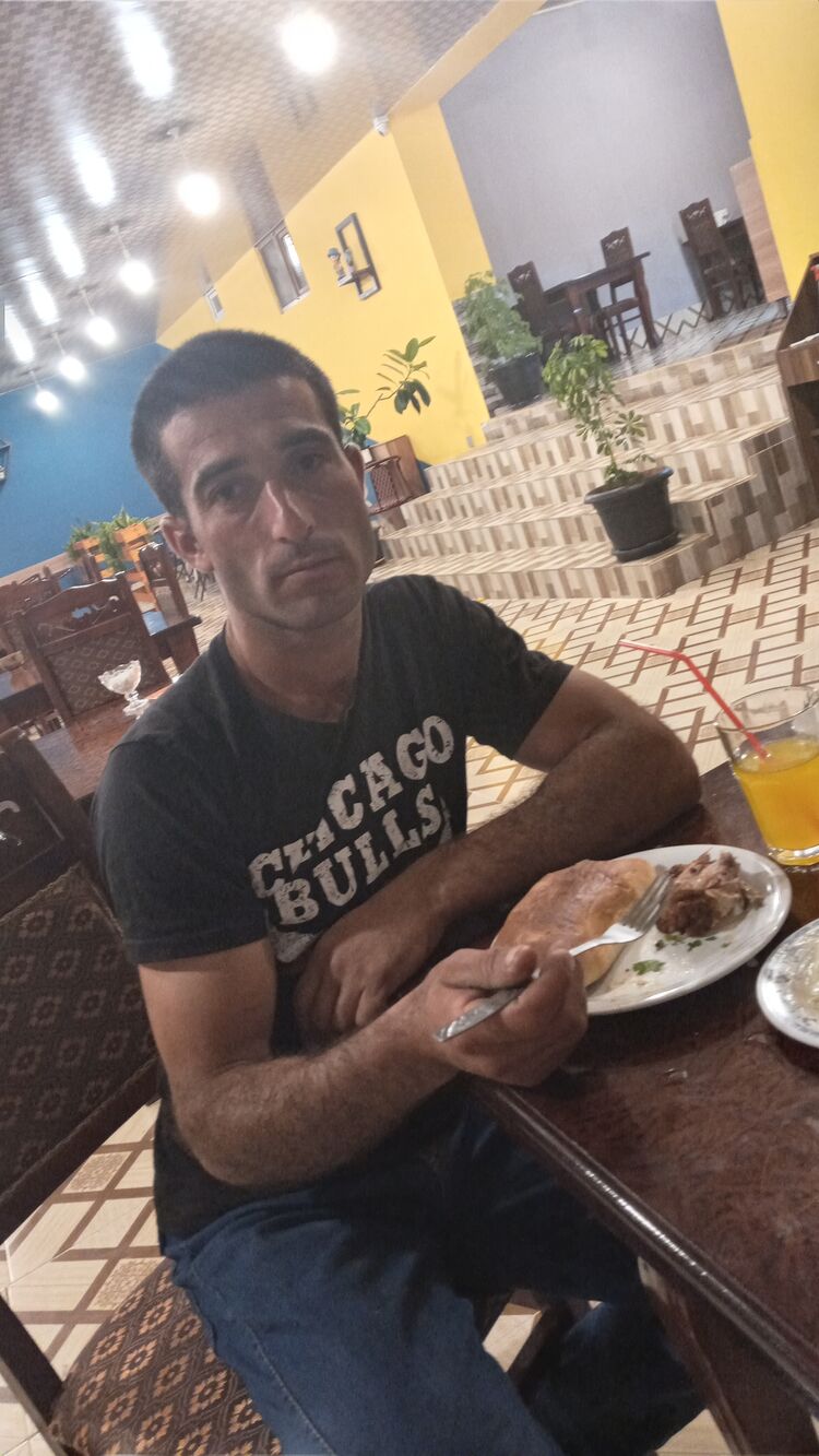  ,   Seymur, 40 ,   ,   