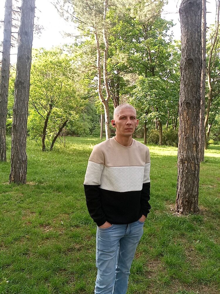  40790415  Vladislav, 37 ,    