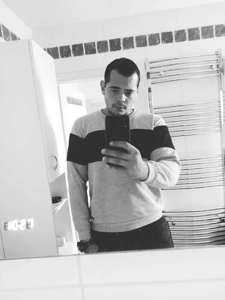  22824995  Dima, 31 ,    