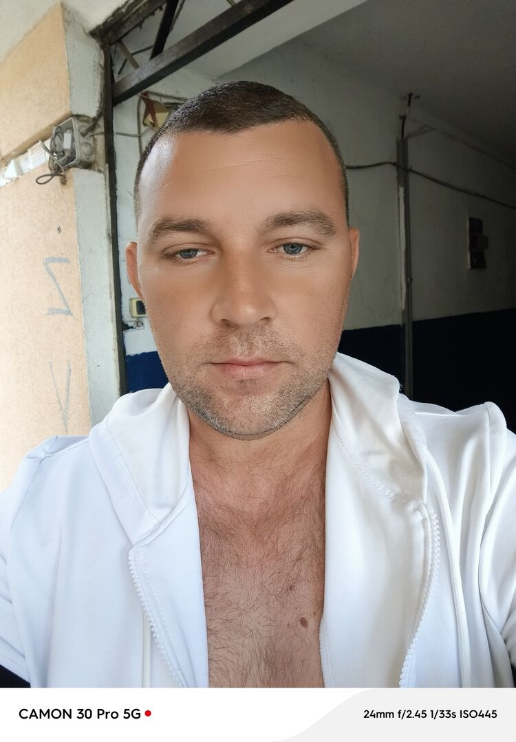  53267065  Andrei, 40 ,    