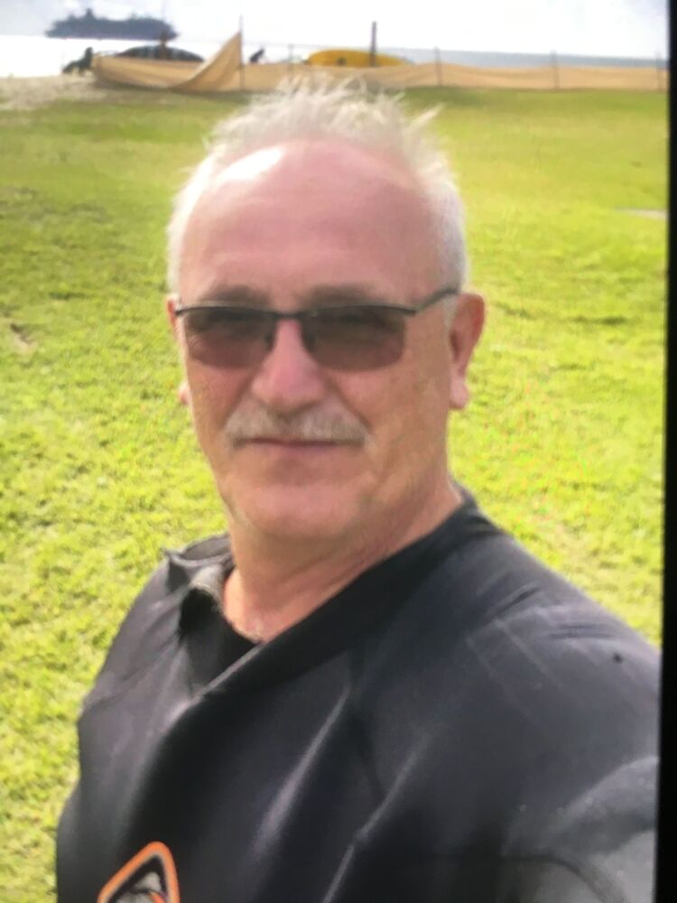  51232905  Alex, 61 ,    