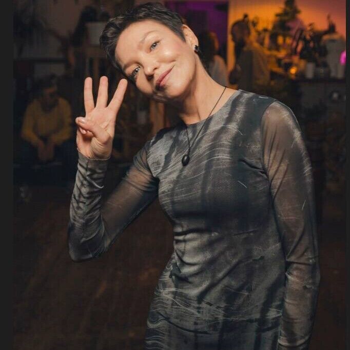  49799615  Viktoriya, 44 ,    