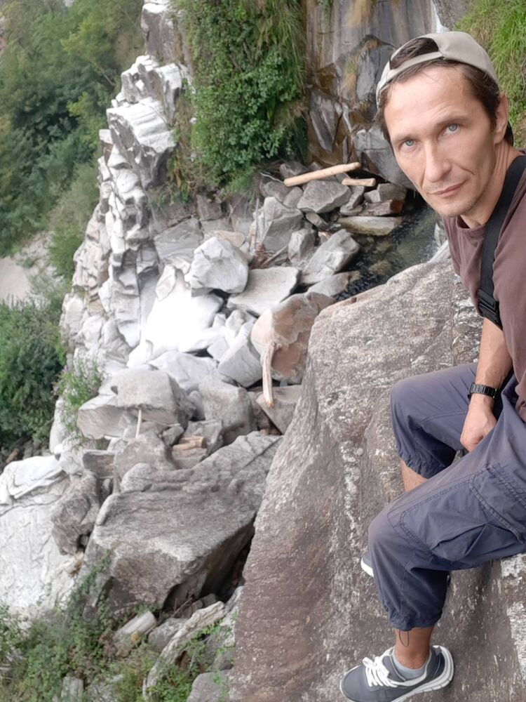  46406515  Andrei, 51 ,    