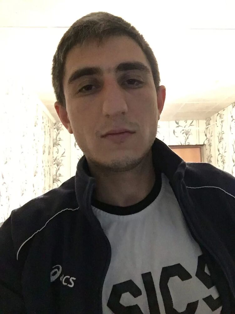  33110245  Ibragim, 31 ,    