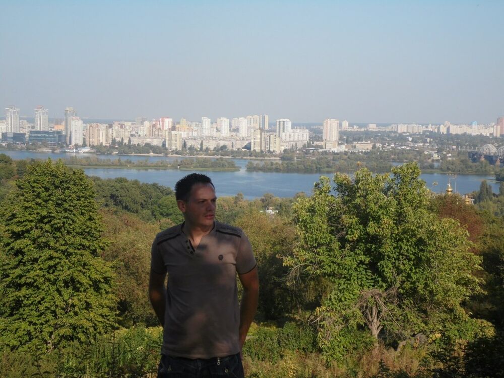  9048845  Milboysik, 39 ,    
