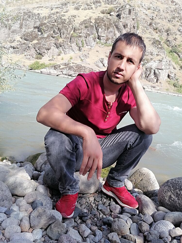  34127395  Akram, 37 ,    