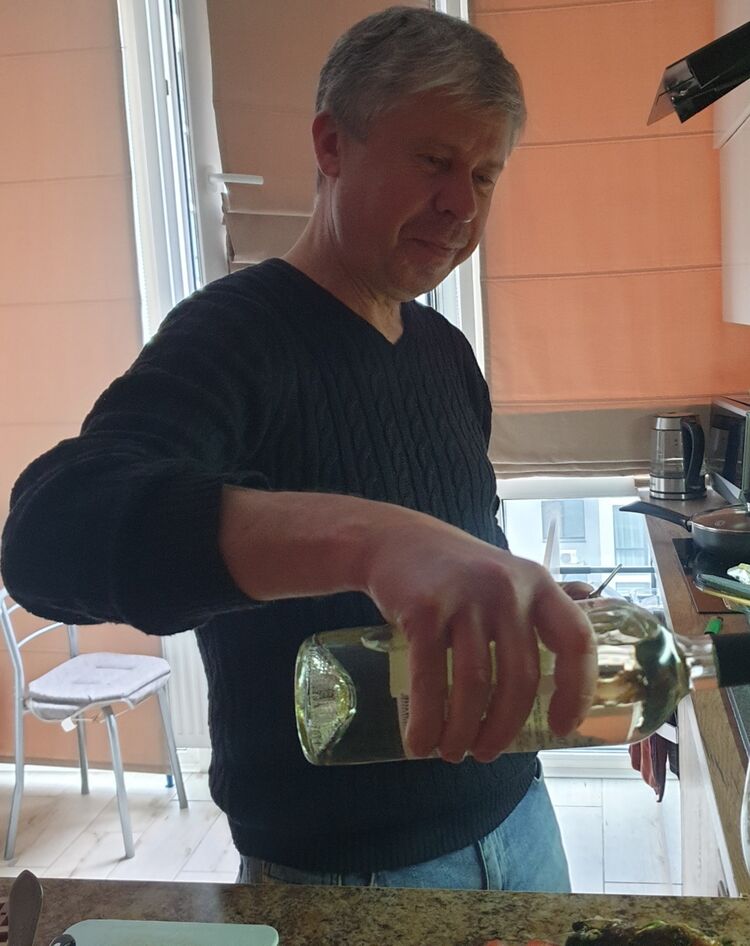  38977905  Igor, 50 ,    